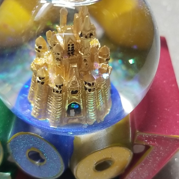 2007 Disney World Mini Snowglobe - Picture 3 of 4